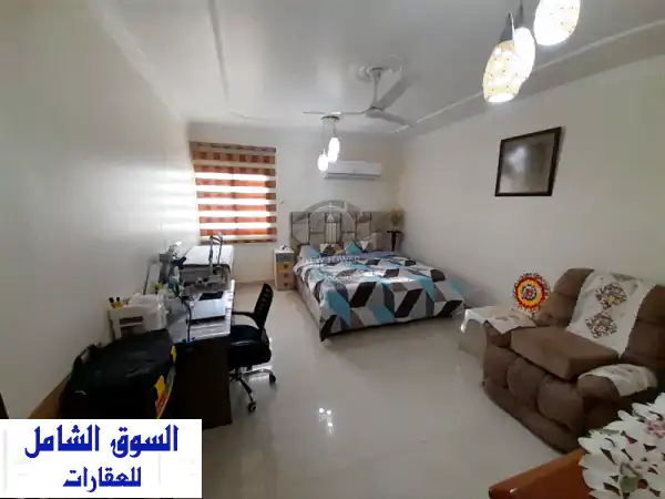 فيلا للبيع في البسيتين  موقع مميز (شارع وممر). فيلا بحالة ممتازة جداً، ملبسة بالكامل بالحجر ...