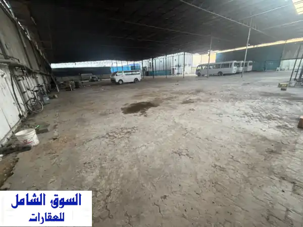 فرصة استثنائية: شبرة صناعية ضخمة (27000 قدم) ومبنى تجاري فاخر (7000 قدم) للإيجار في صناعية الشارقة 6 - كهرباء مرنة وموقع استراتيجي