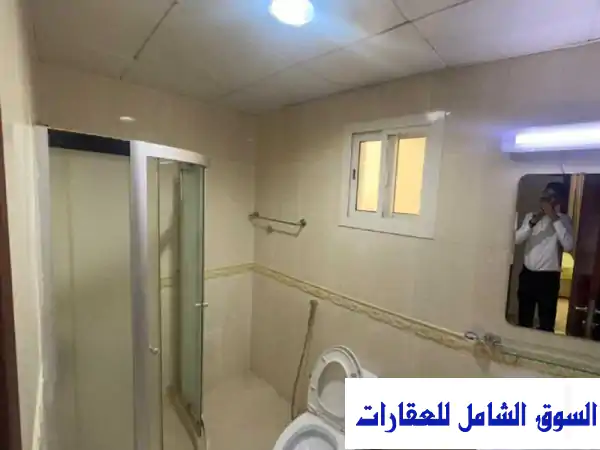 شقة عائلية فاخرة مفروشة للإيجار بالمطار القديم، الدوحة | شهر مجاني، تكييف مركزي وباركينج