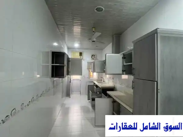 للإيجار شقة راقية وواسعة في توبلي 3 غرف ماستر و 4...