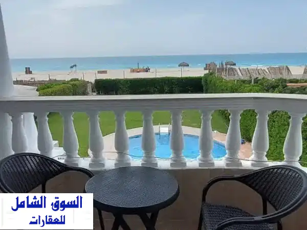 حصرياً للإيجار: فيلا فاخرة صف أول على البحر...