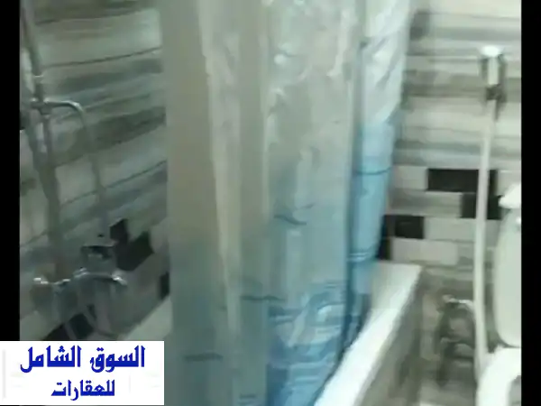 شقة مفروشة فاخرة للإيجار بميامي الإسكندرية - 120م، مكيفة، قرب البحر، مدخل فندقي
