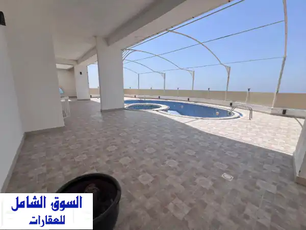 رووف كامل للإيجار السنوي في كورنيش عجمان، مساحة...
