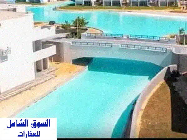 فرصة لا تعوض! لوفت فاخر بإطلالة بحيرة بـ فوكا باي | استلام فوري بأقل من سعر السوق!