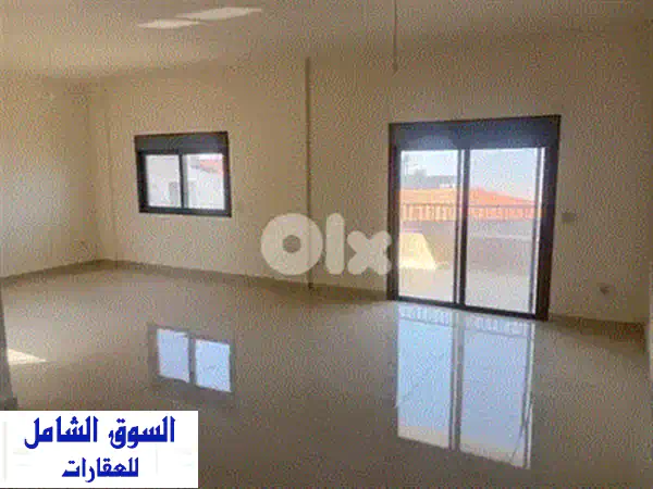 شقة فاخرة مفروشة بالكامل للايجار في عين نجم: طابق أرضي بحديقة وتراس خاص (150م2، 3 غرف نوم)
