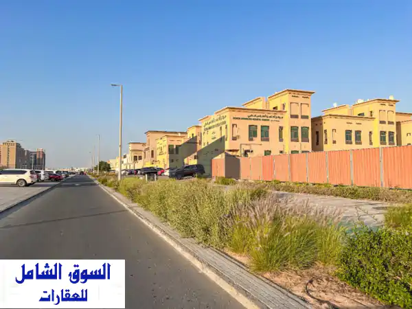 مجمه للبيع 2 فيلا دخل سنوي 100*200  حجم الأرض 100*200 قدم مربع  مميزات كل فيلا 5 غرف نوم  غرفة ...
