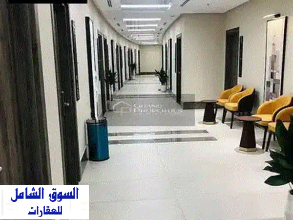 عيادة للايجار45 م التجمع الخامس ايترنا مفيدا اعمار  تشطيب كامل بالتكيفات مباشرة على شارع التسعين الجنوبى
