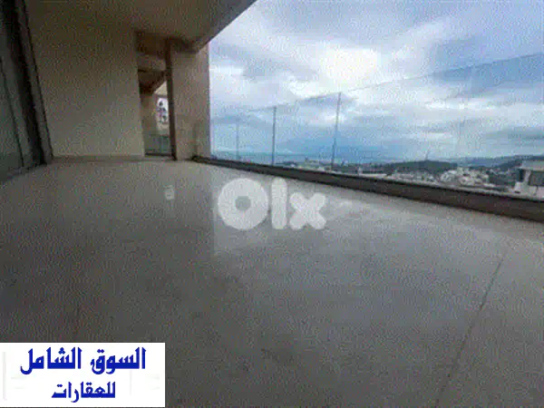 شقة فاخرة للإيجار في قرنة الحمرا: 320م² إطلالة بانورامية بحر وجبل، خصوصية تامة