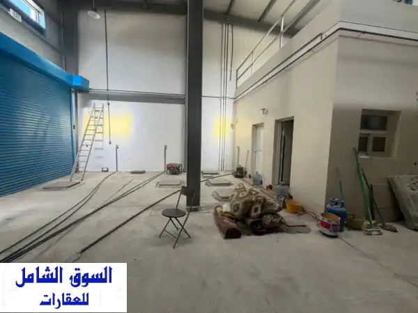 مصنع للإيجار في الصجعة مساحة كبيرة 9000 قدم يحتوي على شوروم ومكاتب ومخازن ومستودع ميزانين كهرباء ...