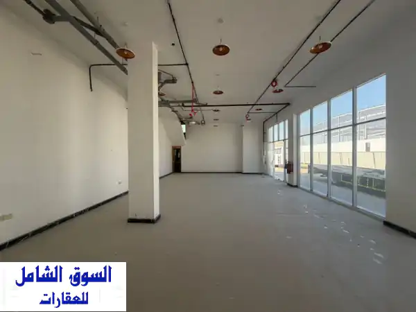 مصنع للإيجار في الصجعة مساحة كبيرة 9000 قدم يحتوي...