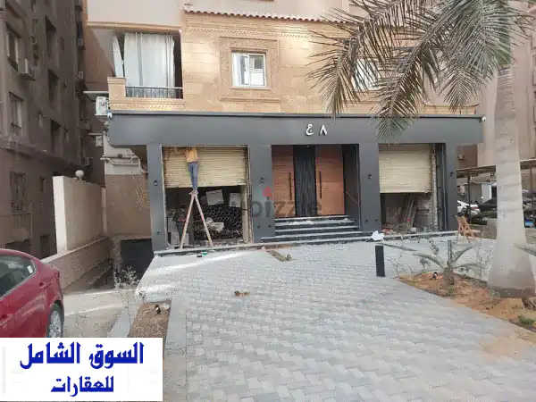 محل تجاري 360 متر علي شارع الجامعه  قصاد كمبوند...