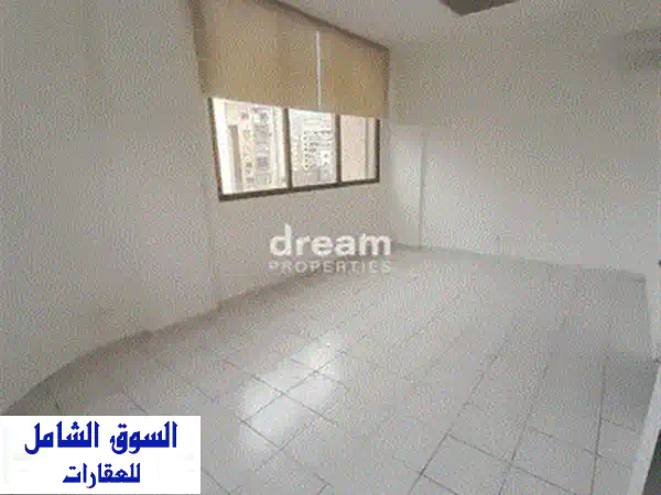 فرصة استثنائية! محل تجاري 50م² للإيجار برأس الدكوانة | موقع حيوي وموقف خاص