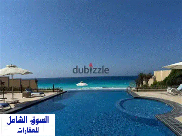 فيلا مستقلة فاخرة بـ 8 غرف نوم مطلة على البحر، تشطيب سوبر ديلوكس، للإيجار في مراسي، الساحل الشمالي. مفروشة بالكامل من الخارج.  أول استخدام.