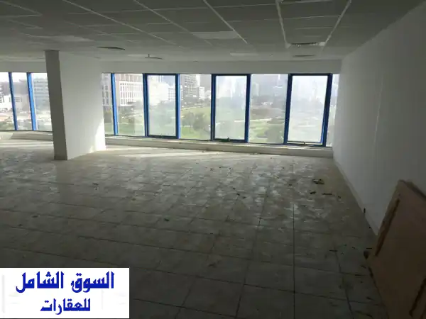 مكتب تجاري أو عيادة طبية في المجاز 2 اطلالة بحرية للإيجار السنوي