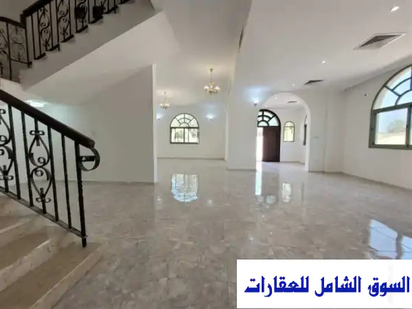 فيلا للإيجار المنصورة مجددة بالكامل مساحات واسعة في الشارقة