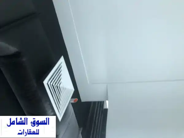 لمن يرغب في الاستثمار، لدينا شقة مكتبية كبيرة جدا للإيجار مع حمام على شارع تجاري في المنطقة ...