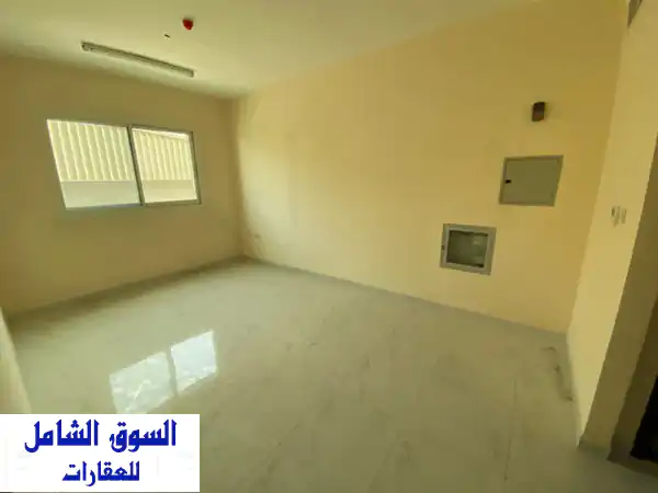 مكتب تجاري للإيجار في الجرف الصناعية 3 أول ساكن في بناية جديدة فرصة مميزة للإيجار في مبنى تجاري ...