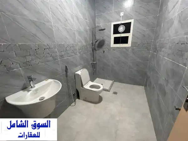 فيلا للإيجار الروضة 1 عجمان | فرصة لا تُعوّض: سكني وتجاري بموقع استراتيجي (4600 قدم)