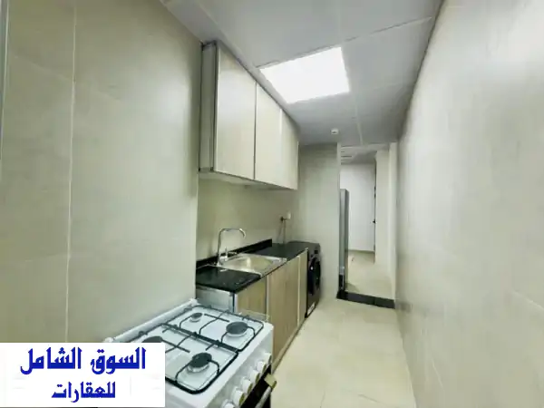 استوديو مفروش فاخر للايجار الشهري بكورنيش عجمان | بدون عمولة | شامل الفواتير | 3000 درهم