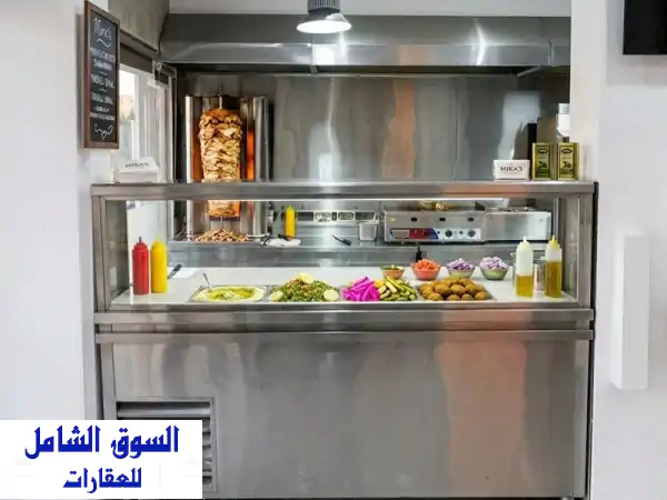 يوجد مطعم شاورما ومشويات مجهز بجميع المعدات...
