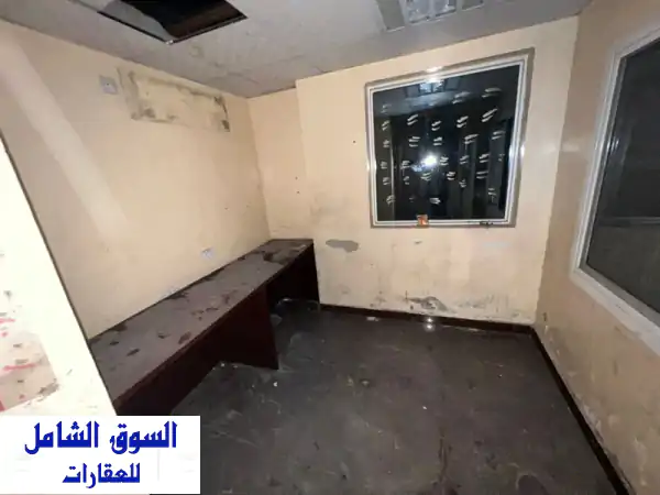 مستودع تجاري صناعي للإيجار السنوي 10000 قدم...