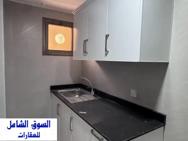 مكاتب للإيجار في حولي، مجمع حيوي على شارع تونس....