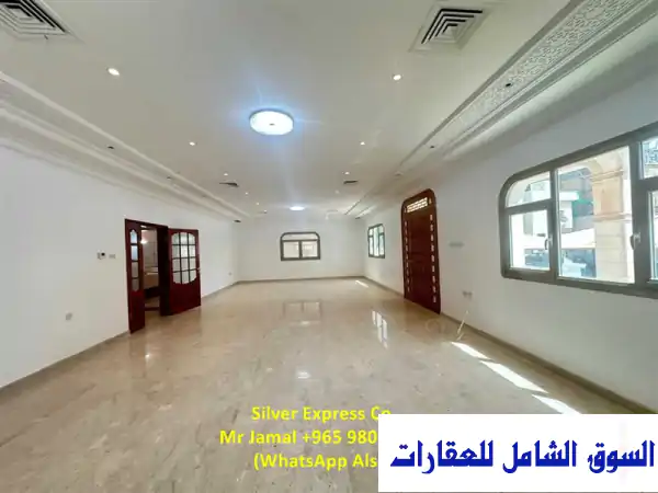 فيلا خاصة للإيجار في عدن مكونة من 4 طوابق. العدان...