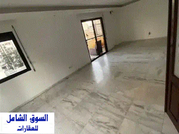 حياة الرفاهية بانتظارك: دوبلكس فخم للإيجار بإطلالة بانورامية في المنصورية (3 غرف نوم)