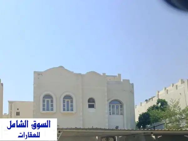 فرصة ذهبية بأم قرن: فيلا عائلية واسعة للبيع (6 غرف، 400م)...