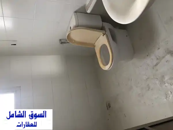 بناية راقية للإيجار في قلب سوق المحرق - مجددة بالكامل وموقع استثنائي
