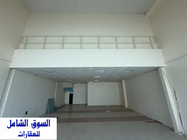 شورووم مميز للإيجار في الصناعية 18 بموقع استراتيجي على شارع رئيسي يضمن ظهور قوي وسهولة الوصول مساحة ...
