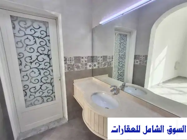 فيلا للإيجار في شخبوط مدخل خاص موقع مميز جدا قريب من الخدمات مدينة أبو ظبي