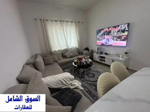غرفة وصالة مفروشة فرش فاخر للعرسان. الشقة...