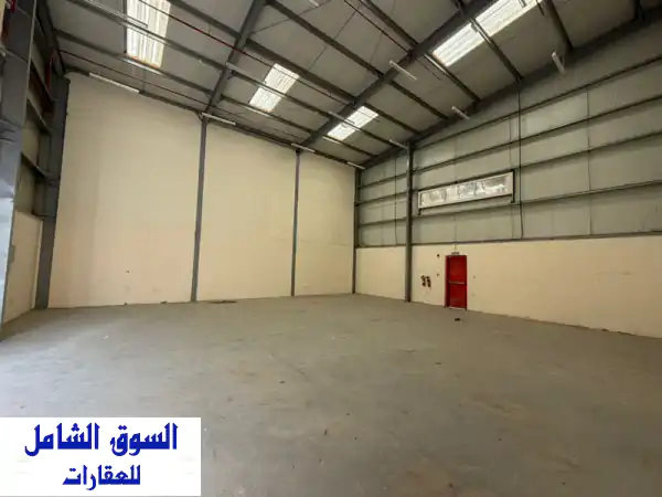 للإيجار في الصناعية 12 الشارقة، مستودع بمساحة 2000 قدم مربع على شارع رئيسي بموقع مميز، مناسب لمختلف ...
