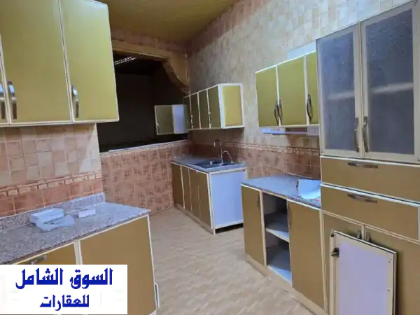 للإيجار بيت في مدينة حمد شامل الكهرباء يتكون من ثلاث غرف وصالة وحمامين. السعر 240 شامل الكهرباء.