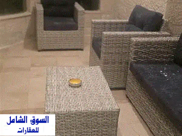 شقة أرضية فاخرة للبيع في أم أذينة (خلف سوق الذهب) بحديقة خاصة وكراج لـ 4 سيارات - مساحات رحبة ومريحة