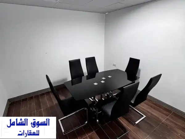 فرصة ذهبية: مكاتب للإيجار السنوي بالشارقة المجاز 3 | إطلالة مائية فاخرة | شامل الخدمات 5000 درهم