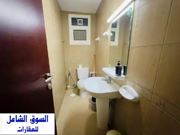 فرصة استثنائية: إيجار شهري فاخر - غرفة وصالة مفروشة فندقيًا بأبراج السيتي تاور | شامل الفواتير وبدون عمولة! (رقم التصريح: 2070 AJRE)