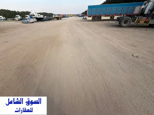 فرصة ذهبية! أرض استثمارية ضخمة للإيجار 400 ألف قدم² – الصناعية 17 الشارقة | مرونة تجزئة