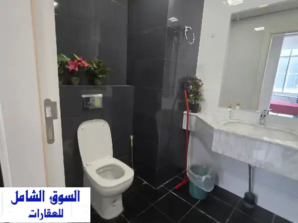 فرصة لا تعوض: شقة مفروشة فاخرة للبيع بالجفير، 1 نوم، 69م²، خدمات متكاملة – 32,000 د.ب!
