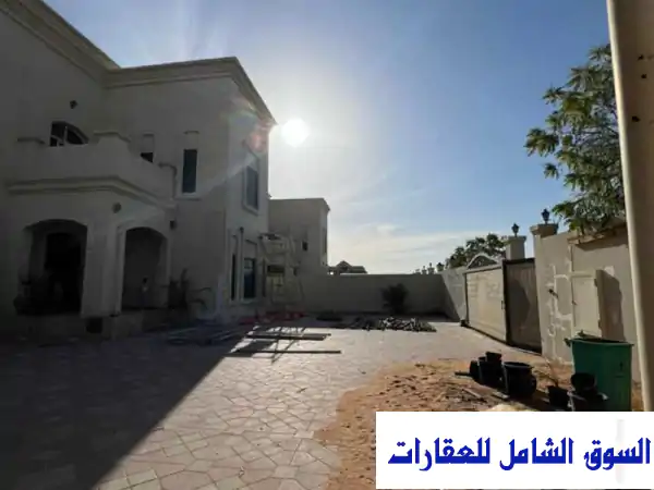 فيلا مستقلة مجددة بالكامل شارع رئيسي سهل جدا...