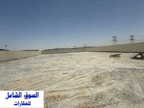 ساحة ضخمة للإيجار بالشارقة الصناعية 18 | 20,000 قدم² | موقع استراتيجي على الطريق الرئيسي