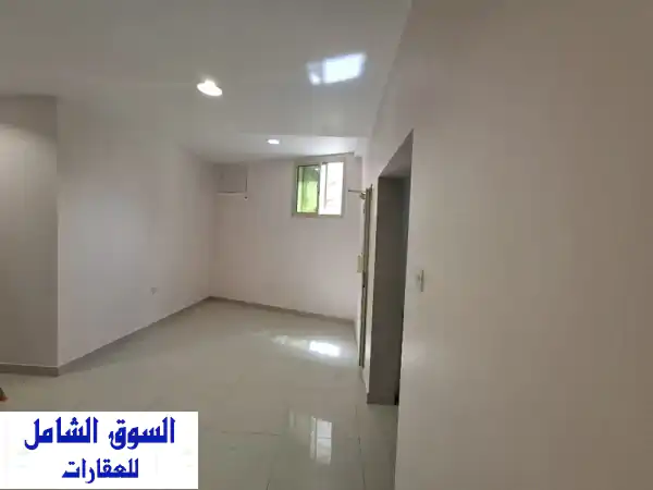 شقة للإيجار بالسلمانية: 150 د.ب شامل EWA وموقع حيوي...