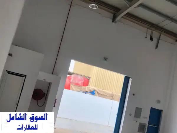 فرصة استثمارية ذهبية! عقار صناعي زاوية للبيع في الصناعية 2 الشارقة - 10000 قدم مربع بعائد 9% (تملك حر)