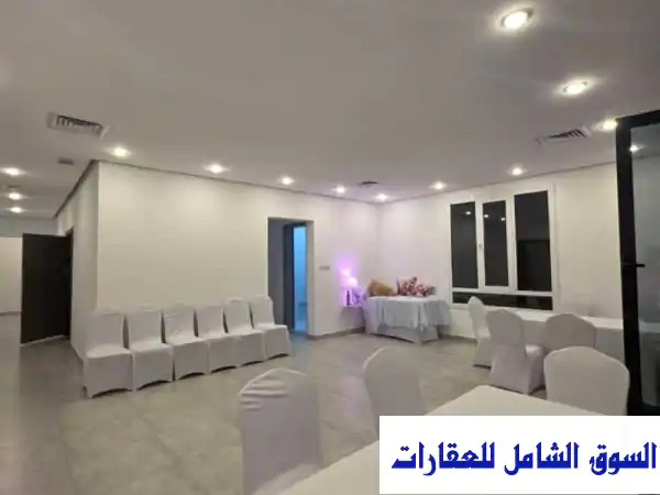للايجار دور فاخر بالصديق حولي: 4 غرف نوم ماستر،...