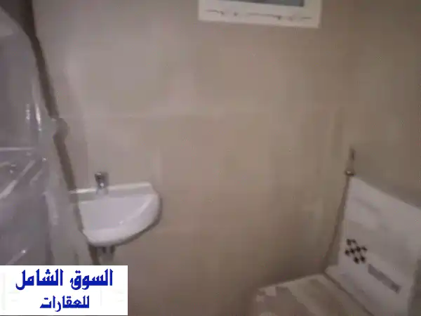 شقة فاخرة للبيع بأبراج اللؤلؤة A4 عجمان: غرفة وصالة مجددة بالكامل، موقف خاص