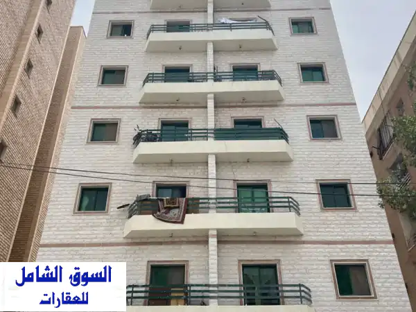 للبيع عمارة في حولي المساحة 530 متر مربع. عمارة نظيفة، 6 أدوار، سرداب، ومحل. كل دور 4 شقق. موقع ...
