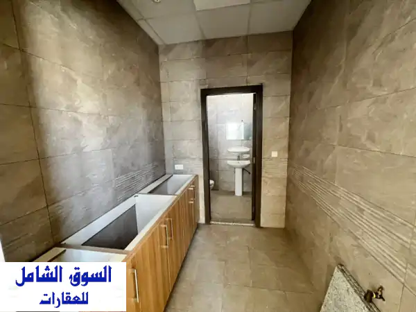 فرصة ذهبية: معرض ضخم 9000 قدم² للإيجار بالشارقة الصناعية 5 - موقع استراتيجي وكهرباء 45kW