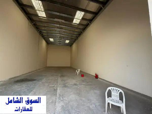 مستودع ومساحة تشغيلية 2800 قدم2 للإيجار بالشارقة الصناعية 18 | موقع استراتيجي وتسهيلات دفع