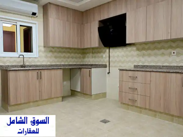 فيلا أحلامك بالبراشي، الشارقة: 4 ماستر، مسبح خاص وتشطيبات فندقية | موقع استراتيجي